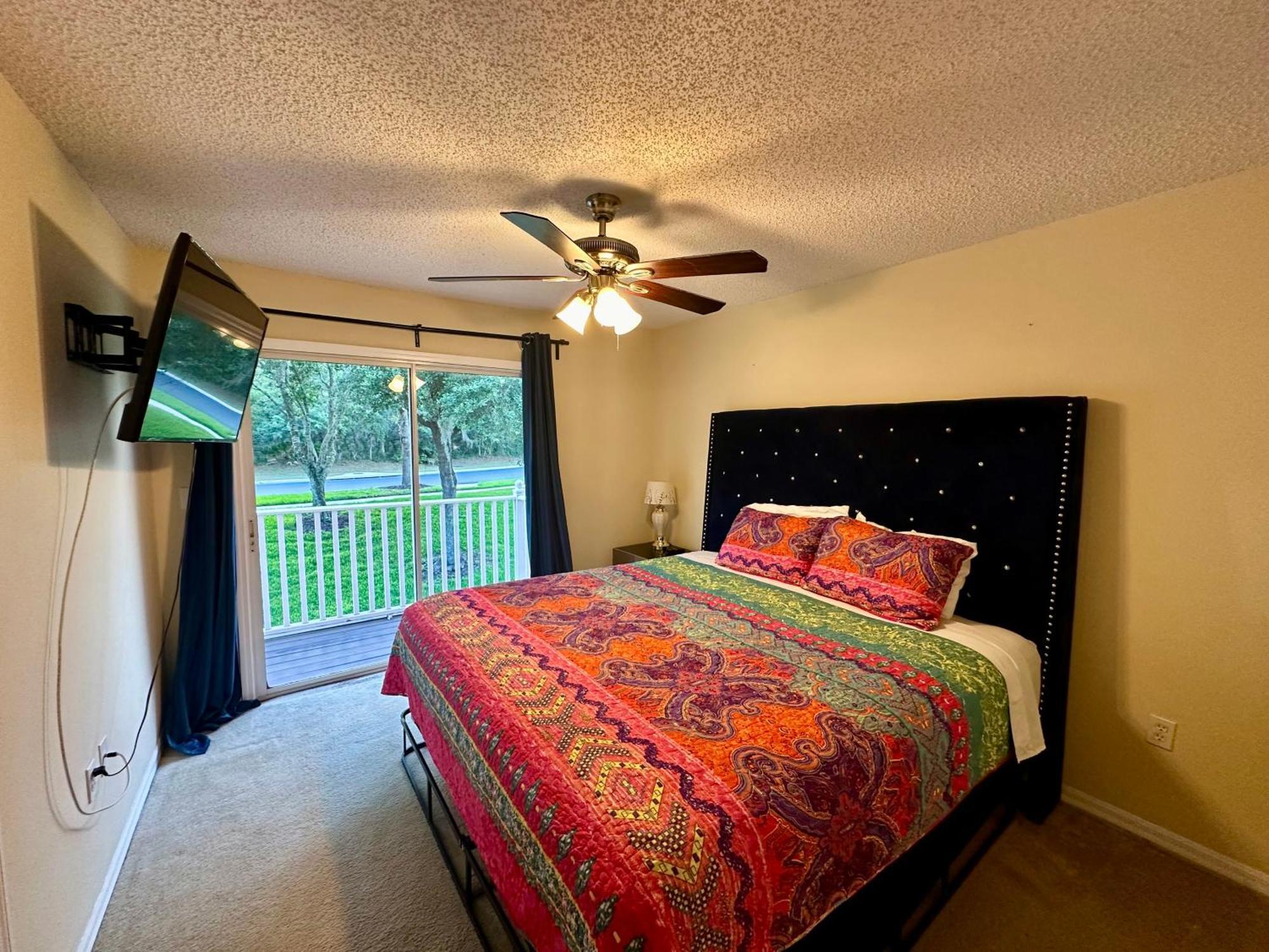 Superior 3br Townhouse Near Attractions